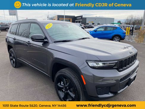 Used 2025 Jeep Grand Cherokee L Altitude image 3