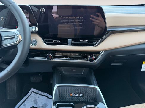 New 2026 Chevrolet Equinox ACTIV w/ Convenience Package III AWD/4WD image 11