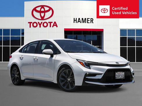 Certified 2025 Toyota Corolla SE w/ Convenience Package FWD image 1