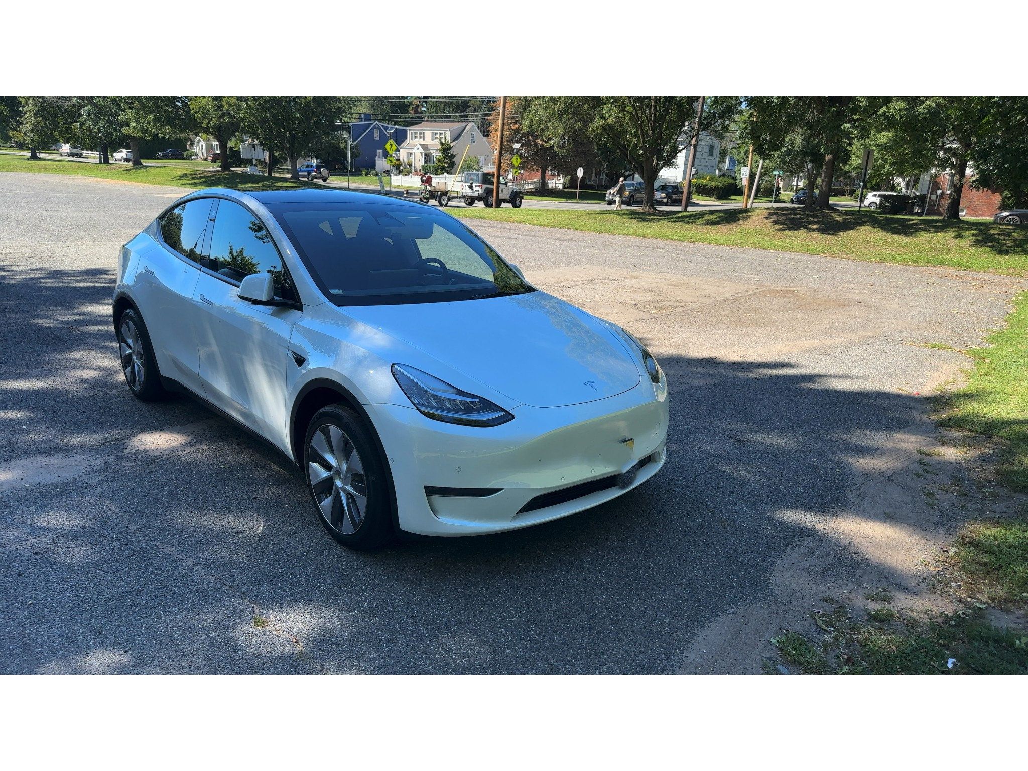 Used 2022 Tesla Model Y Long Range AWD/4WD image 2