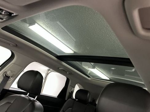 Used 2023 Kia Sorento S w/ Panoramic Sunroof Package image 19