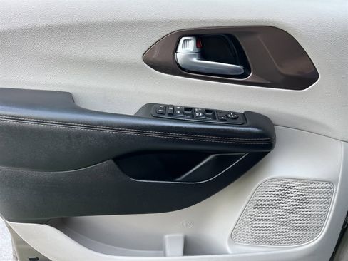 Used 2018 Chrysler Pacifica Touring Plus w/ Tire & Wheel Group image 28