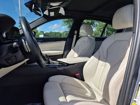Used 2023 BMW 530i w/ Premium Package RWD image 12