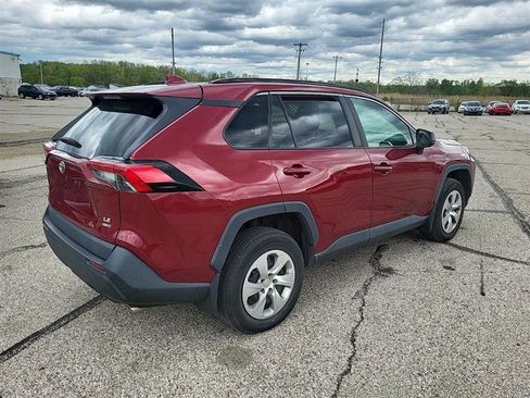 Used 2019 Toyota RAV4 LE w/ Carpet Mat Package AWD/4WD image 8