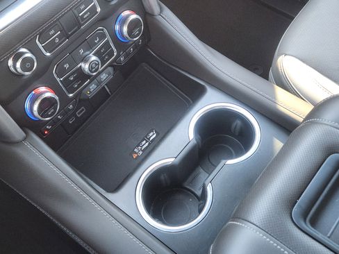 Certified 2022 GMC Yukon SLT w/ SLT Luxury Package image 21