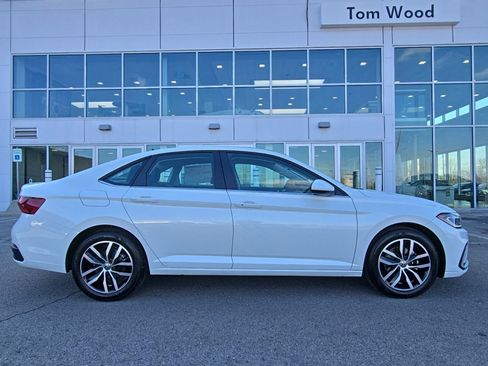 New 2026 Volkswagen Jetta SE FWD image 2