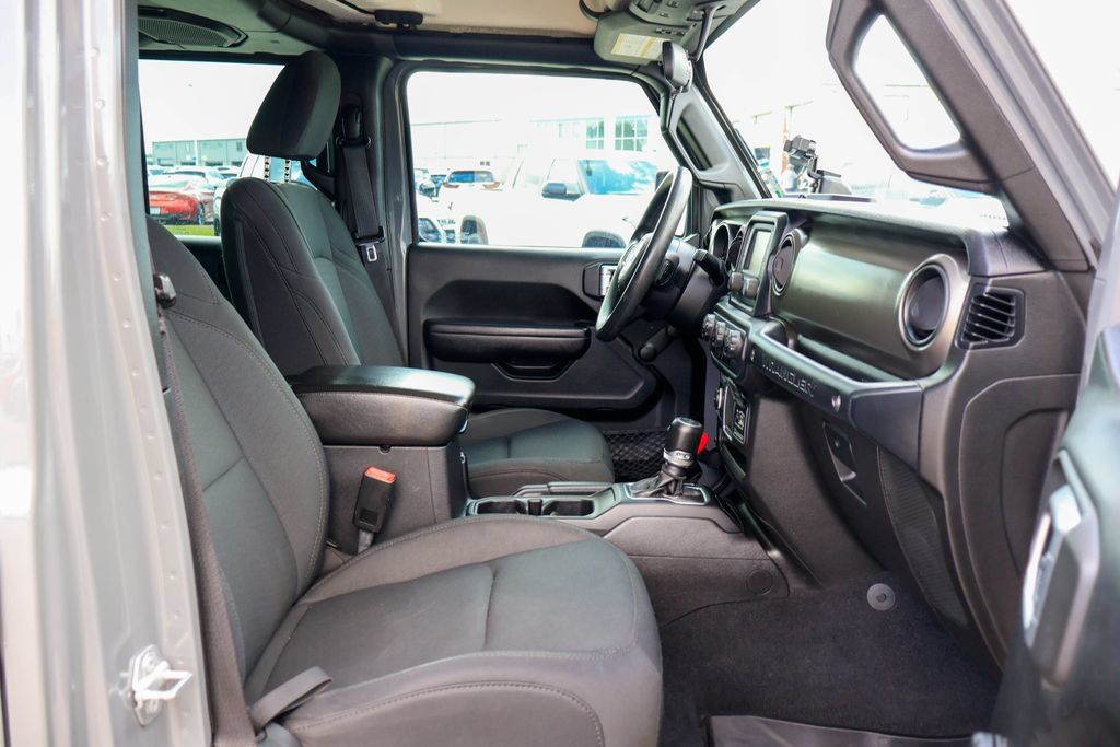 Used 2018 Jeep Wrangler Unlimited Sport AWD/4WD image 10