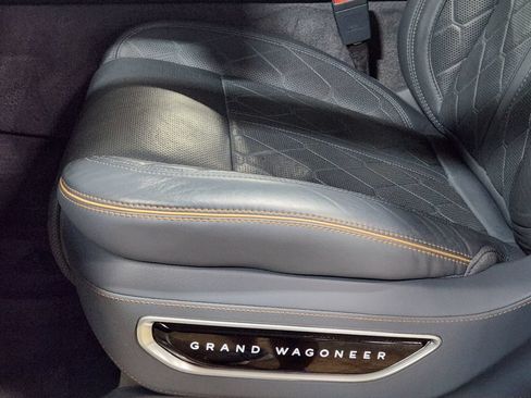 Used 2022 Jeep Grand Wagoneer Series III AWD/4WD image 45