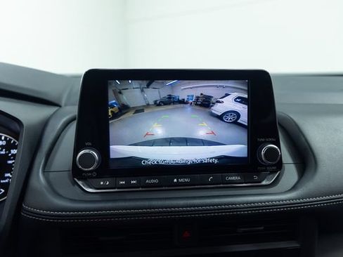 Used 2024 Nissan Rogue S AWD/4WD image 17