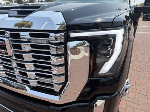 Used 2024 GMC Sierra 3500 Denali w/ Denali Reserve Package AWD/4WD image 6