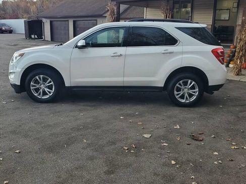 Used 2017 Chevrolet Equinox LT w/ Convenience Package image 3
