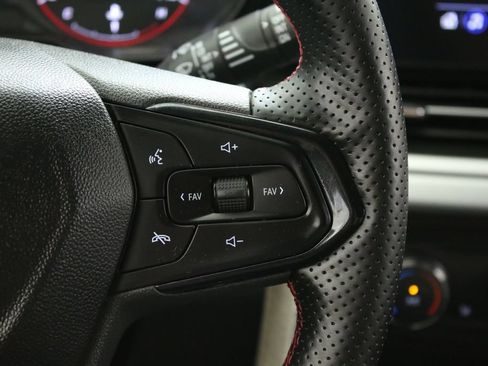 Used 2025 Chevrolet Trax RS w/ Driver Confidence Package FWD image 15