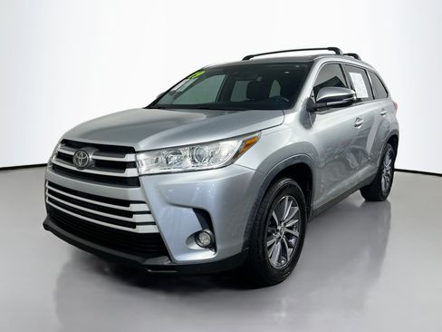 Used 2019 Toyota Highlander XLE FWD image 10