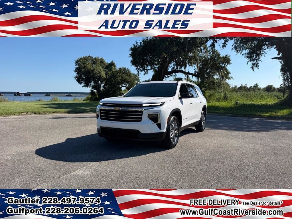 Used 2024 Chevrolet Traverse LT FWD image 1