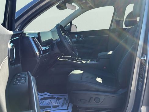Used 2025 Kia Sorento EX image 19