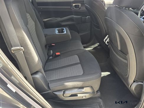 Used 2022 Kia Sorento LX image 16