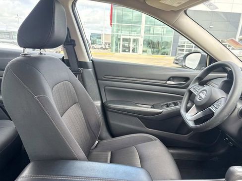 Used 2025 Nissan Altima 2.5 SV FWD image 15