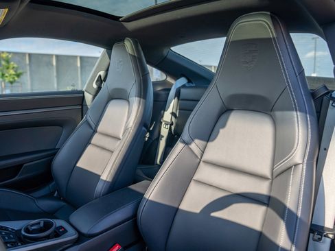 Certified 2025 Porsche 911 Carrera RWD image 5