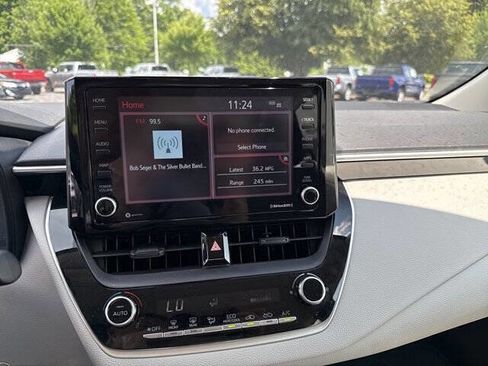 Used 2022 Toyota Corolla LE image 10