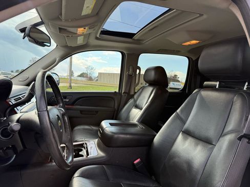 Used 2011 Chevrolet Avalanche LTZ AWD/4WD image 17