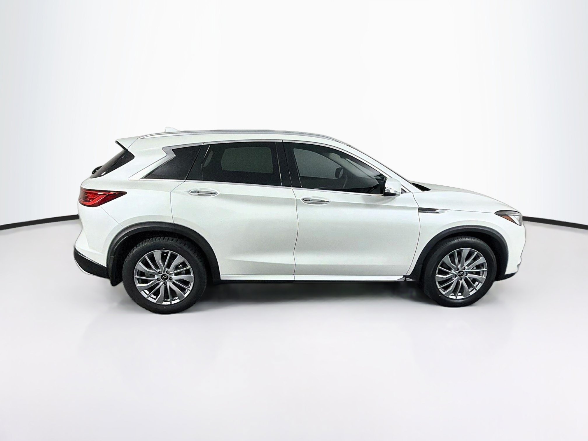 Used 2023 INFINITI QX50 Luxe FWD image 10