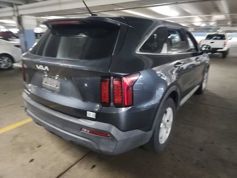 Used 2023 Kia Sorento LX FWD image 2