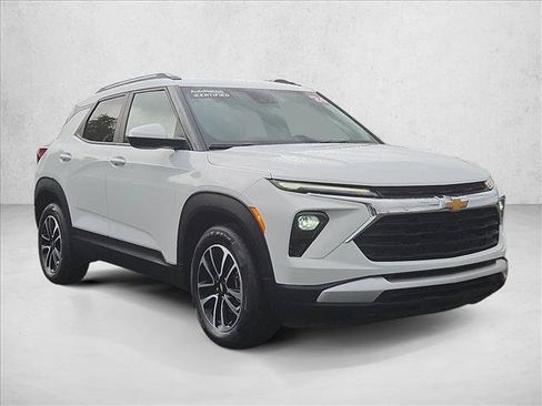 Used 2024 Chevrolet TrailBlazer LT w/ LT Cold Weather Package FWD image 3