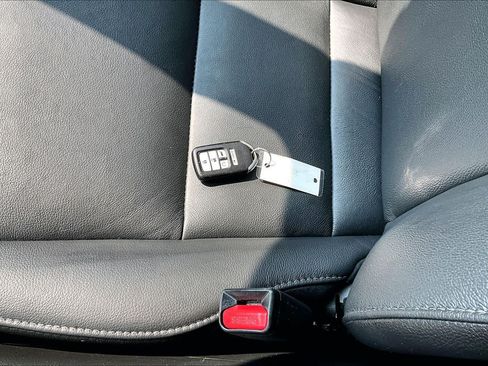 Used 2017 Honda Pilot Touring image 14
