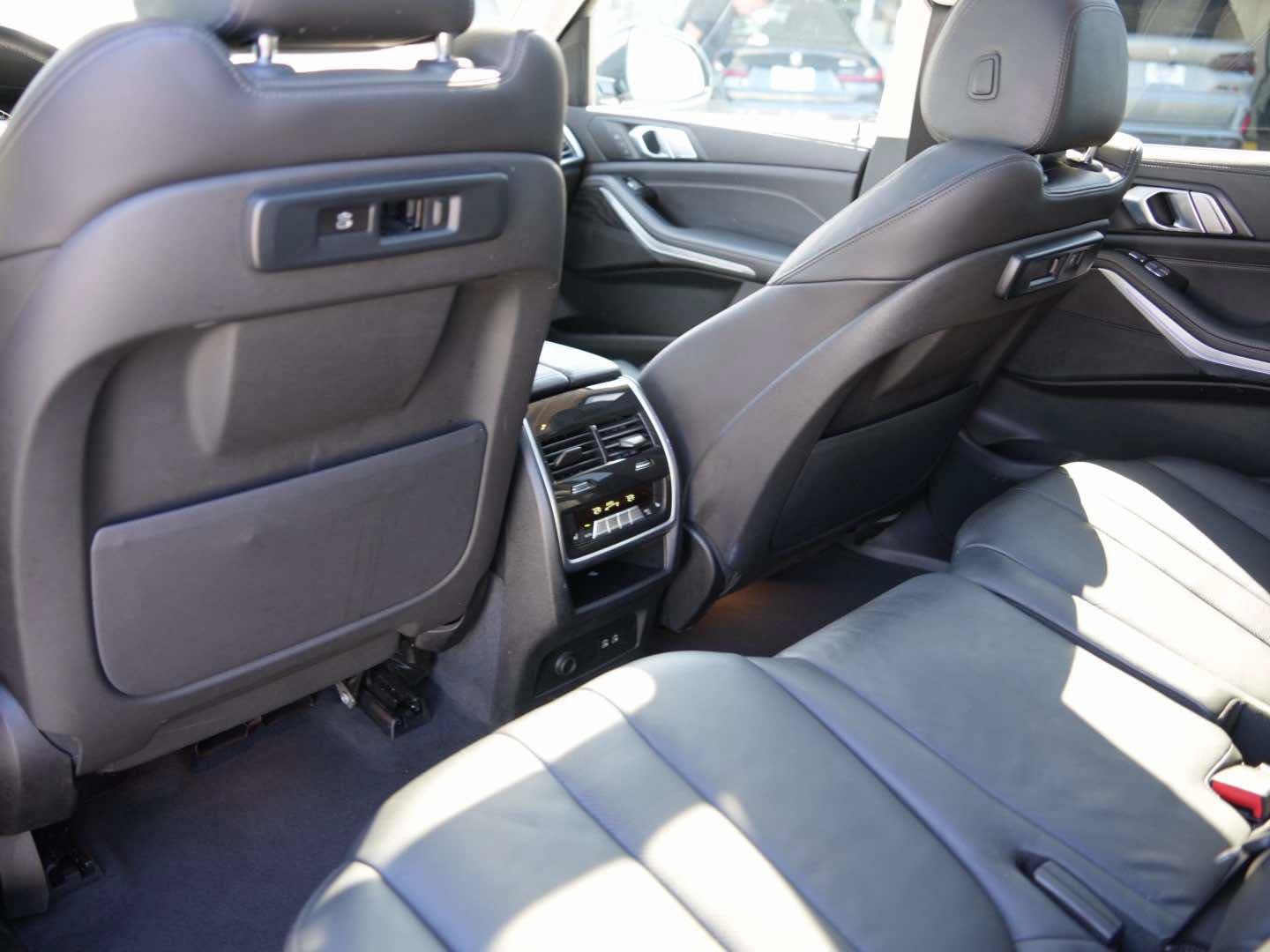 Used 2022 BMW X7 xDrive40i w/ Premium Package AWD/4WD image 10