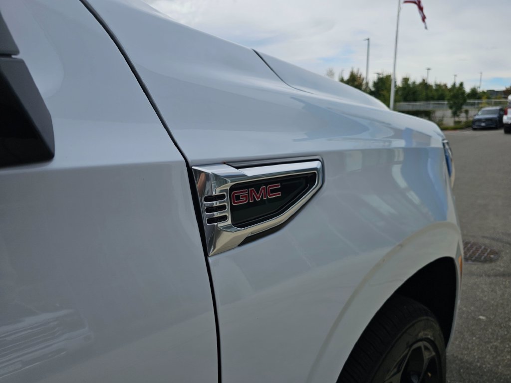 Used 2026 GMC Yukon Denali w/ Denali Reserve Package AWD/4WD image 10