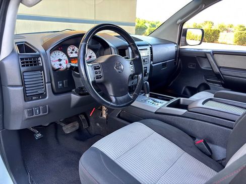 Used 2010 Nissan Titan PRO-4X AWD/4WD image 39
