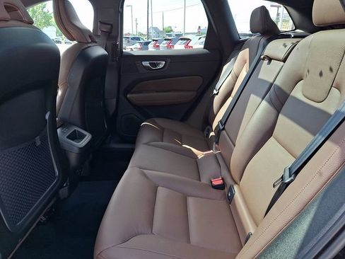 Certified 2023 Volvo XC60 B5 Plus w/ Climate Package AWD/4WD image 10