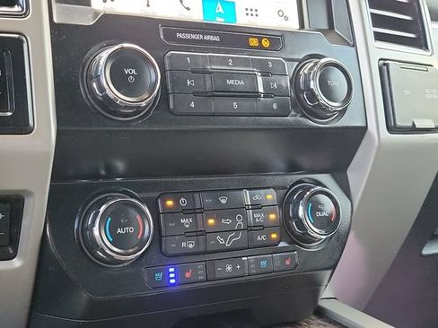 Used 2019 Ford F250 Lariat w/ Lariat Ultimate Package AWD/4WD image 28