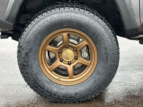 Used 2017 Toyota Tacoma TRD Off-Road w/ Premium & Technology Package image 24