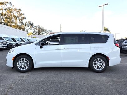 New 2026 Chrysler Pacifica Select