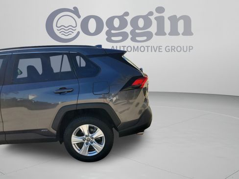 Used 2021 Toyota RAV4 XLE AWD/4WD image 29