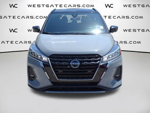 Used 2022 Nissan Kicks SR image 3