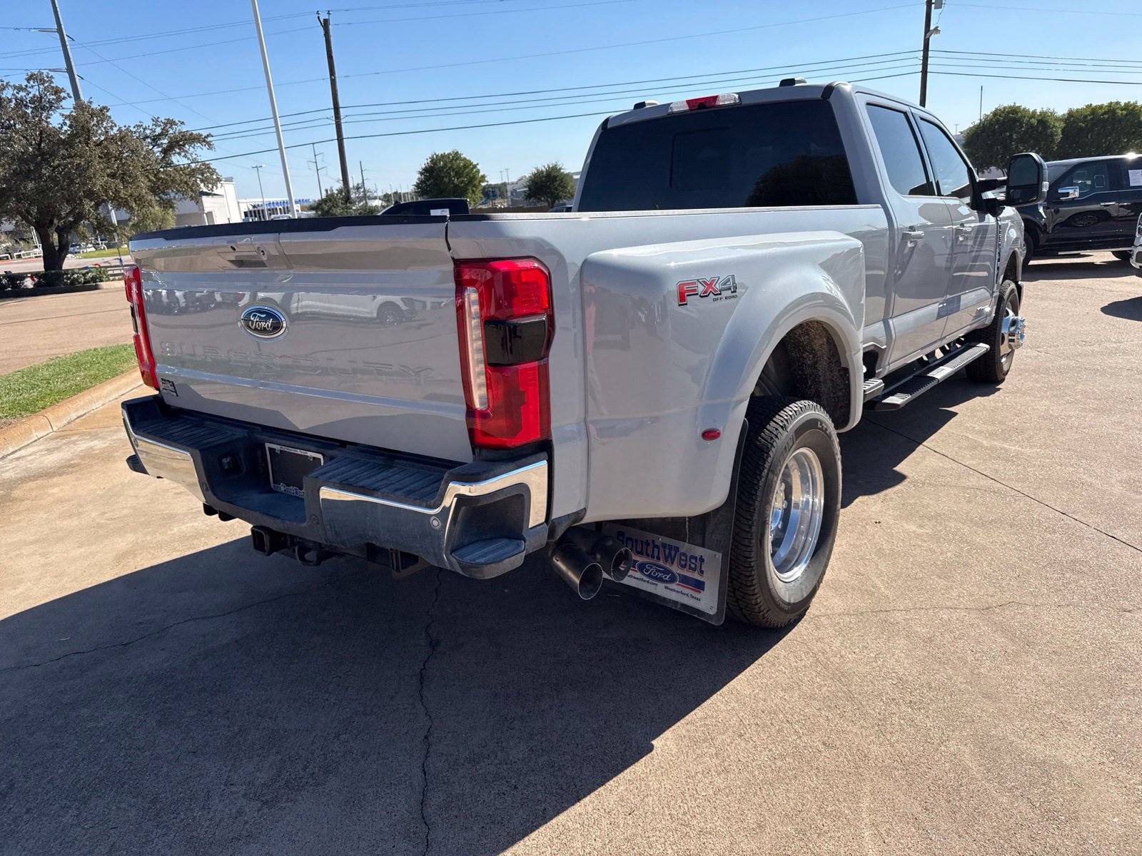Used 2026 Ford F350 Lariat w/ Lariat Premium Package AWD/4WD image 7