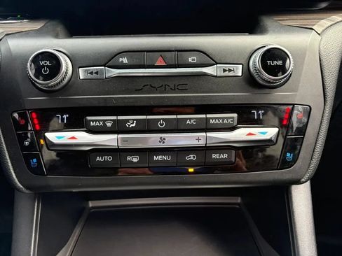 Used 2020 Ford Explorer Limited AWD/4WD image 15