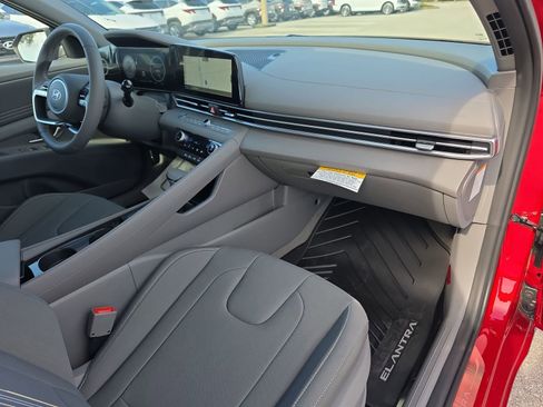 New 2025 Hyundai Elantra SEL image 10