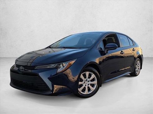 Certified 2025 Toyota Corolla LE image 1