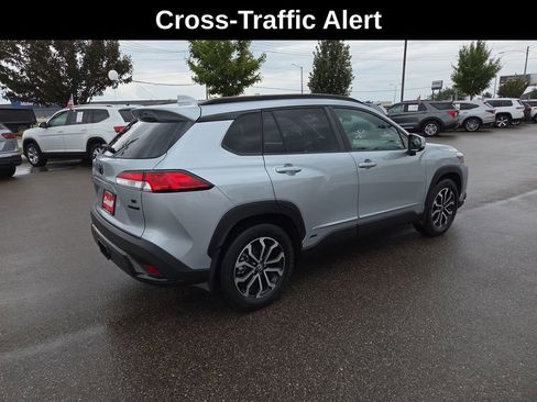 Used 2023 Toyota Corolla Cross SE image 6