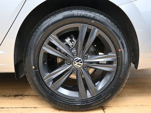 Used 2023 Volkswagen Jetta SE w/ Panoramic Sunroof Package image 13