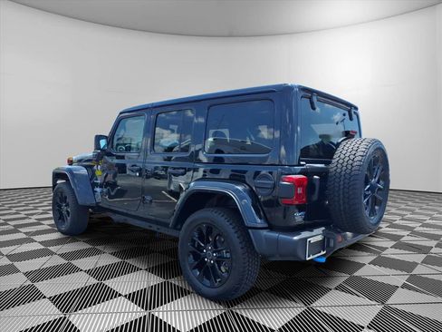 Used 2024 Jeep Wrangler Unlimited Sahara AWD/4WD image 25