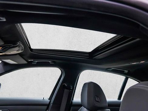 Certified 2025 BMW 330i xDrive Sedan w/ Convenience Package image 11