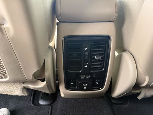 Used 2021 Jeep Grand Cherokee Limited w/ Luxury Group II image 17