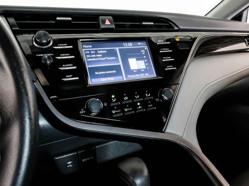 Used 2019 Toyota Camry LE FWD image 23