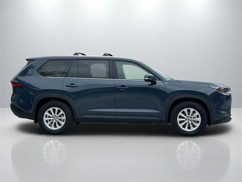 Used 2025 Toyota Grand Highlander XLE image 4