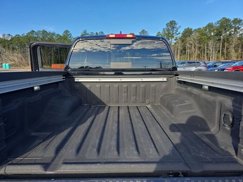 Used 2025 Nissan Frontier SV w/ SV Convenience Package image 14