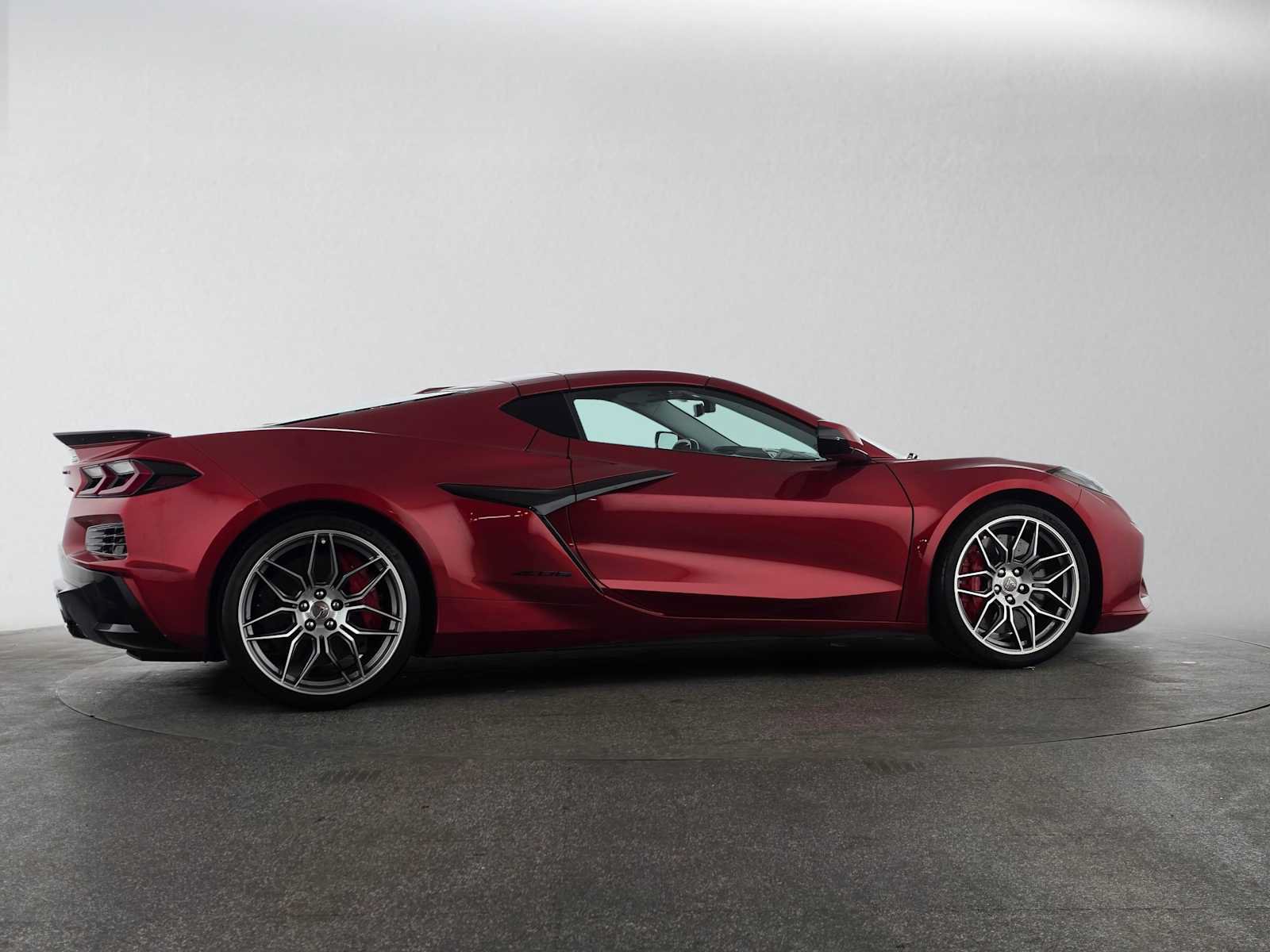 Used 2023 Chevrolet Corvette Z06 RWD image 2